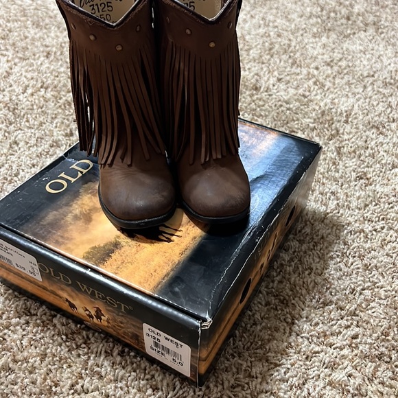 Toddler Fringe Boots - Picture 4 of 5